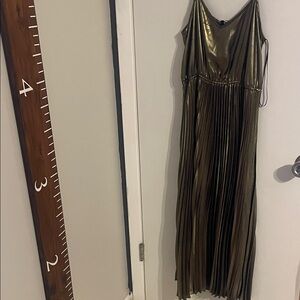 Elegant Gold Midi Dress